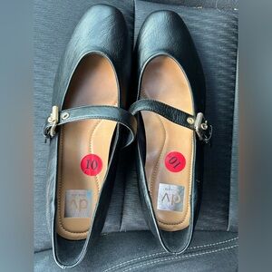 DV by Dolce Vita Black Flats size 10